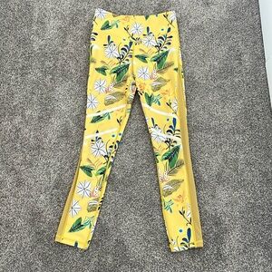 Zyia Yellow Mesh Floral Light & Tight Leggings Size 4